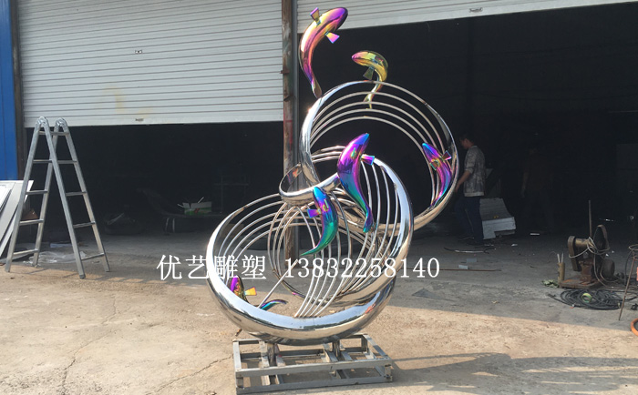 不銹鋼魚圓環(huán)雕塑