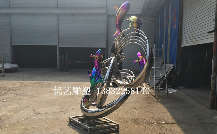 不銹鋼魚圓環(huán)雕塑