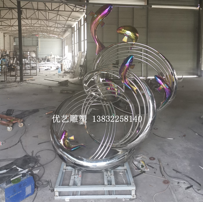 不銹鋼魚圓環(huán)雕塑