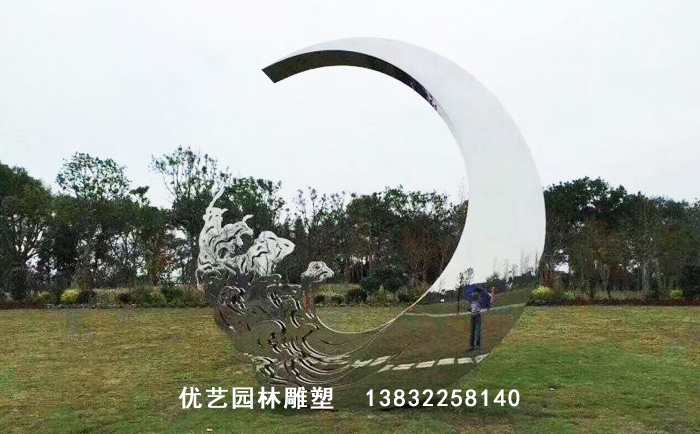 鏡面不銹鋼圓環(huán)雕塑