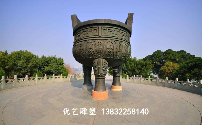 圓形銅鼎雕塑