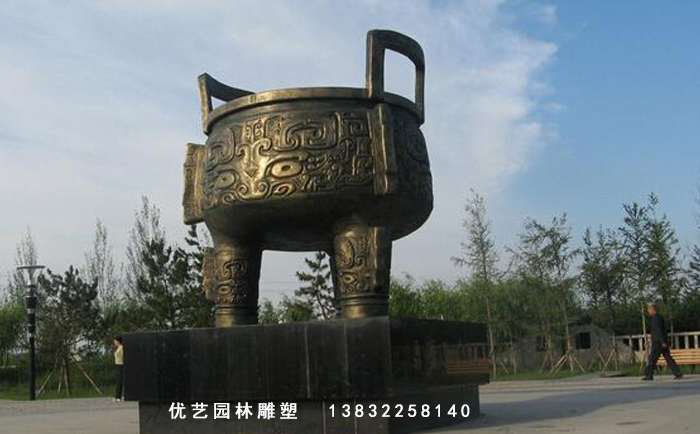 圓形銅鼎雕塑