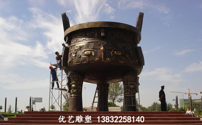 圓形銅鼎雕塑