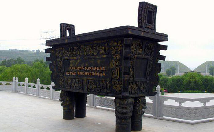 銅鼎