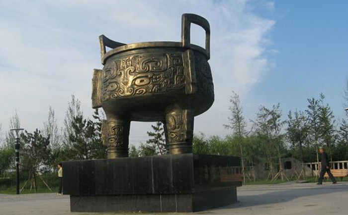 銅三足鼎