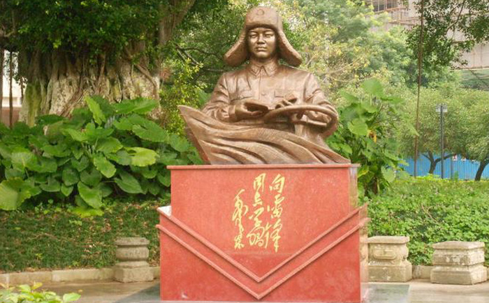 校園銅人物雕塑