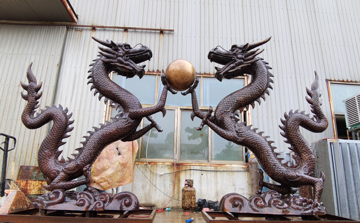銅雕龍