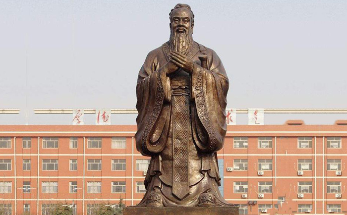 銅雕孔子像