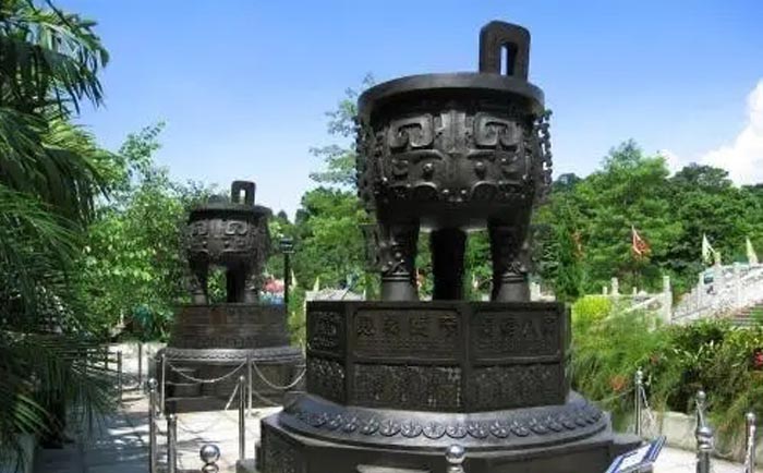 銅鼎
