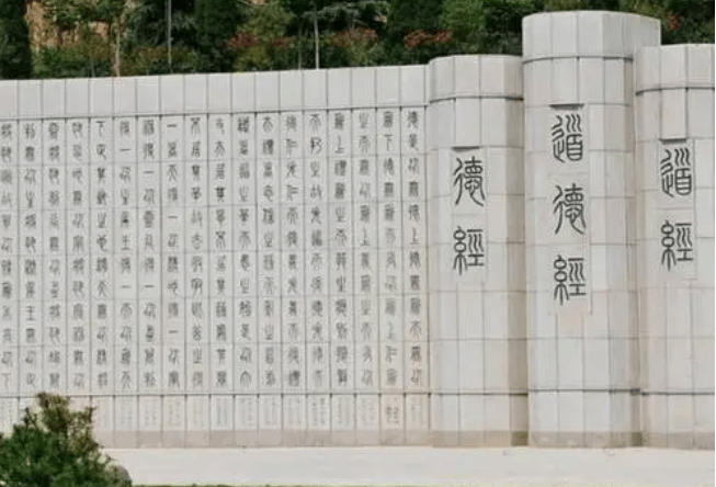 校園書本石雕